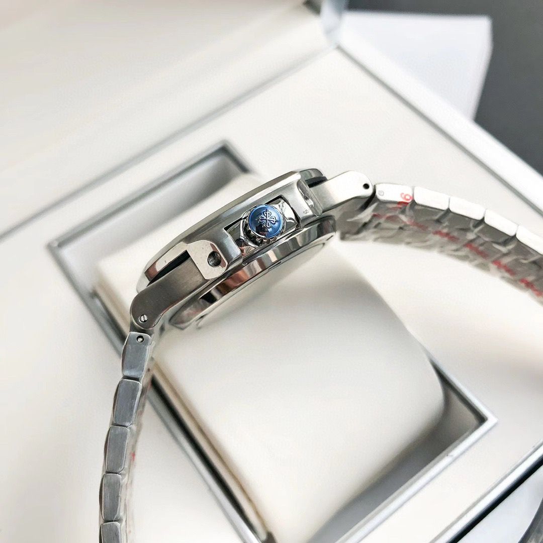 Patek Philippe Nautilus 40mm 5711/1A-018 40mm Dial Tifany & CO WY