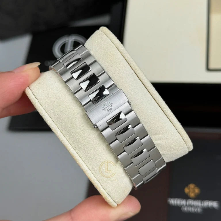 Patek Philippe Nautilus 40mm 5711/1A-018 40mm Dial Tifany & CO WY