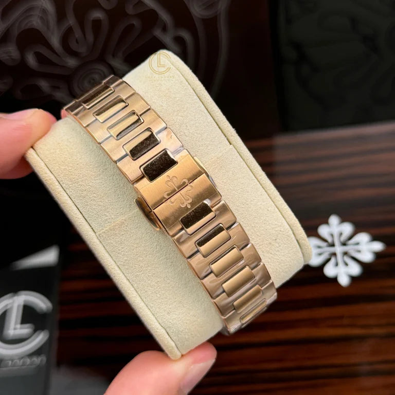 Patek Philippe Nautilus 7118/1R-011 32.5mm White Dial Rose Gold