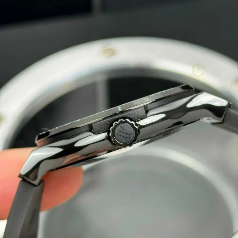 Hublot Classic Fusion Ceramic Black 42mm Carbon Dial JJZ Base