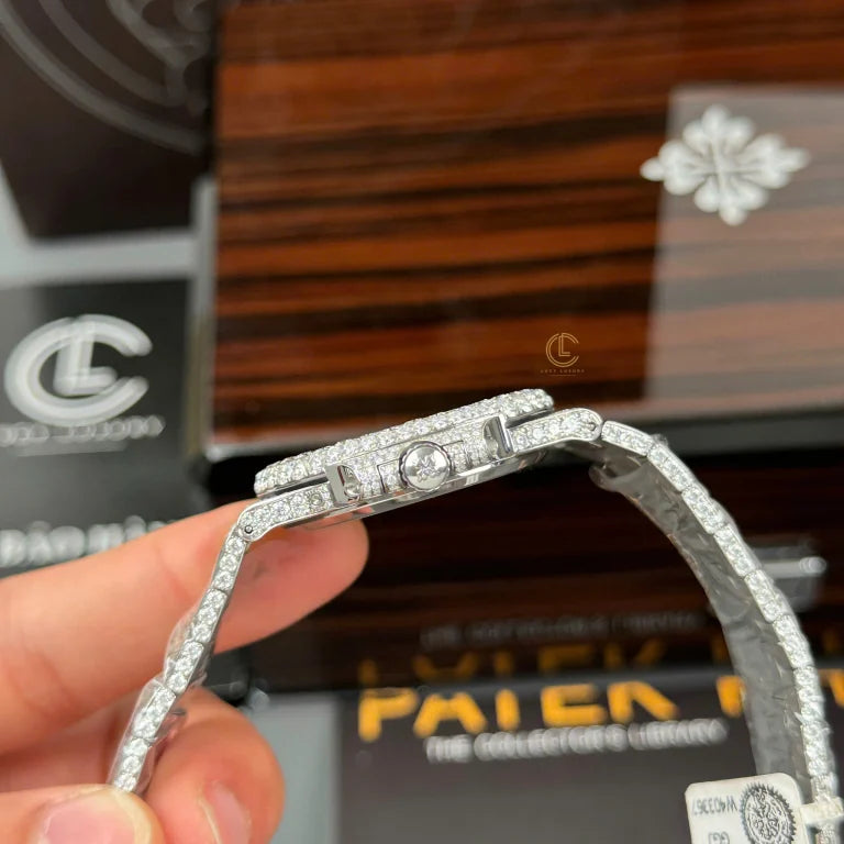 Patek Philippe Nautilus 5712/1A 40mm Blue Dial Full Moissanite Hongkong